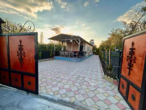 Detached house and garden - Image 3