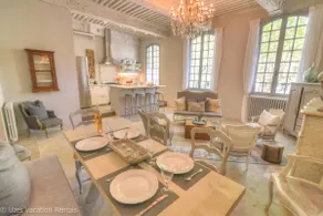 Beautiful apartment in the historic center of Uzès - Image 4