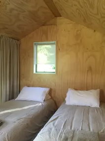 Cosy Hilltop Cedar Cabin. - Image 4