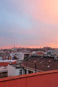 Downtown Gem: Private Roof Terrace & City Views - Image 4