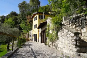 Open space house with pool, lake view and castle - Image 2