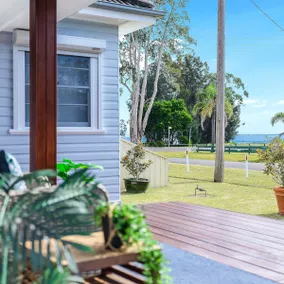 Long Jetty Lake House - Image 2