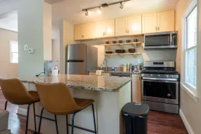 DC 2BR Sleeps 6 | Free Parking + Easy Access to DT - Image 2