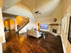 Luxurious 4br, 3.5 bath, office, game & media room - Image 3