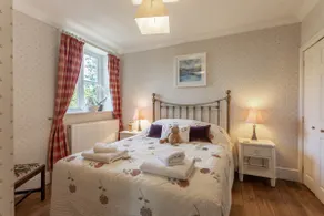 Gardeners Cottage - Image 2