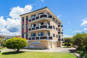 Dolphin Place 05 - Image 2