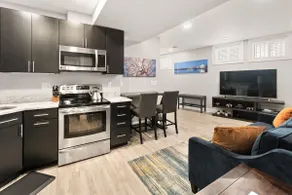 Stylish 2 bedroom apt near Gallaudet/Union Market - Image 2