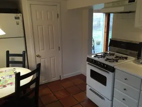 Charming 1850 cottage near town - Image 5