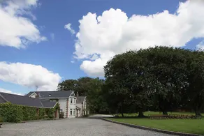Coolanowle Country House 3 Bed Apartment - Image 4