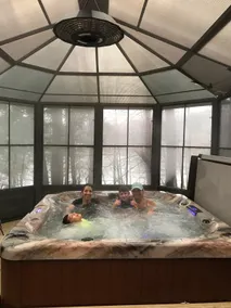 3 Acre Lake Paradise Swimming Pool & Jacuzzi HotTub! - Image 2