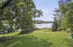 5 bdrm/sleeps12 Lakeside Getaway  - Image 3