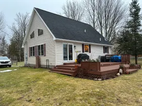 Bayview Lakefront Cottage, sleeps 6 - Image 2
