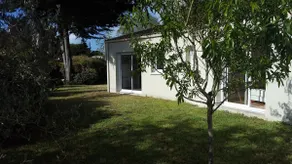 Beautiful house at the edge of the ocean and forest - Image 3