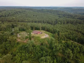 Escapada a la cima de la colina: cabaña de lujo en 3 acres cerca de Broken Bow, ¡incluye 10 kayaks! - Image 3