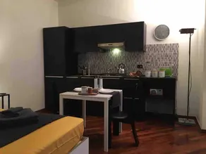 Cozy home with private parking - Image 4