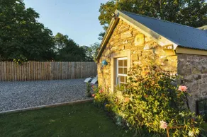 The Wash House: a Cosy Romantic Countryside Escape - Image 4