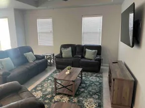 3 Bedroom, full house, back yard - Image 4