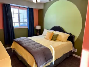 Cool River Retreat (near downtown/full kitchen) - Image 2
