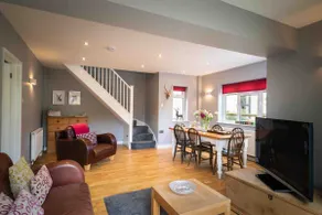 Private 2 Bed Country Cottage - Parking & 1/2 Acre Garden - Image 4