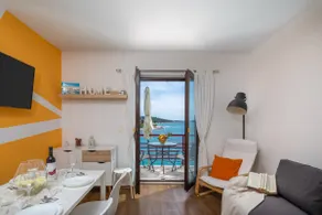 Seafront apartment + BBQ + Boat! - Image 5