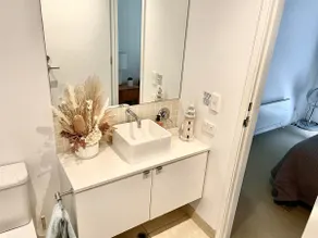 Condo on Bank - Image 4
