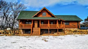 Northwoods Pine Haven - Log Cabin Lodge - Image 4