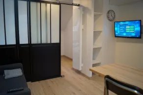 Charming studio on the water! - Image 4