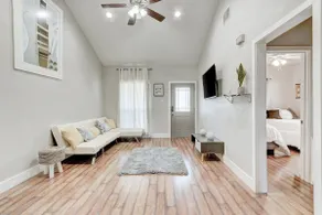 Pflugerville / Round Rock / Sleeps 10 Guests - Image 5