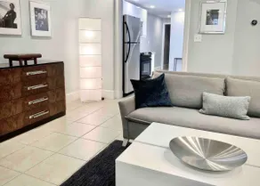 Modern garden Apt in jazz saxophonist's home - Image 4