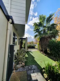Beautiful large, modern property in central Albury - Image 3
