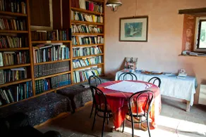 Ancient Umbrian farmhouse 10 minutes from Lake Trasimeno - Image 3