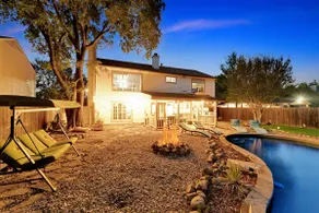 5 BR w/pool, minutes to Six flags, AT&T stadium• - Image 2
