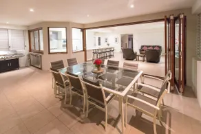 Spacious House in Heart of Surfers Paradise - Image 3