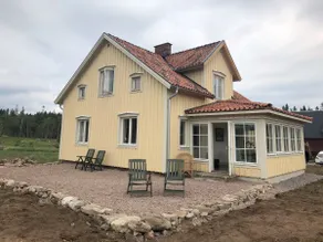 Rural house with glass porch & fireplace - Image 2