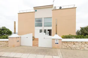 Beautiful villa by the sea with a private pool. - Image 3