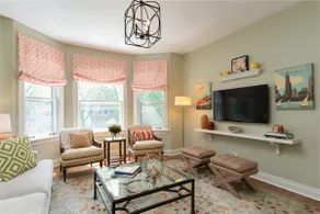 Spacious 3BR with Parking Option, Steps to Metra! - Image 2