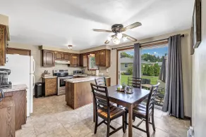 Walk to Lambeau · 2BR House & Games - Image 4