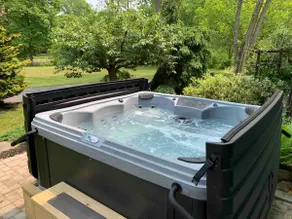 Waterfront Cottage w/HOT TUB - Image 3
