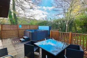 Spacious Oak Cabin with Hot Tub - Devon - Image 4