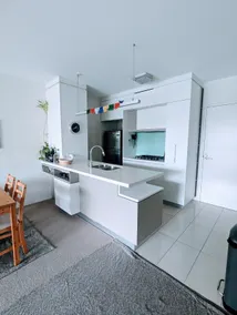 Modern 2 bedroom apartment w/ pool and garden view - Image 3
