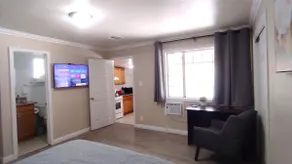 Cheerful Cozy 1 bed/1 bath private entrance unit C - Image 4