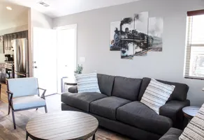Cozy Downtown Duplex - Image 5