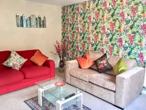 Impresionante casa con estacionamiento gratuito - Image 2