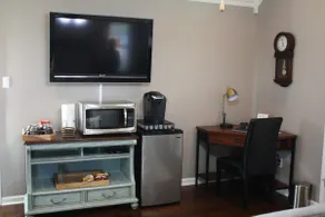 Private Suite in Central Location/Traveler’s DREAM - Image 3