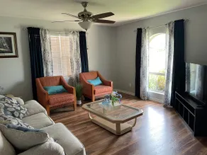 City Center Home, Comfortable & Cozy 3Bed/ 2Bath - Image 5