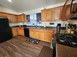 Spacious 3-Bedroom Eucalyptus House - Image 4