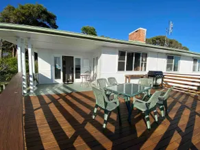Sunny House with Stunning Ocean Views - Image 3