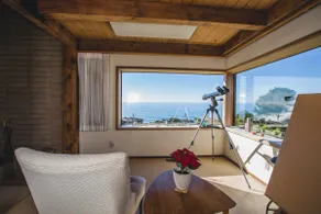 An Artist's Retreat Overlooking the Pacific - Image 3