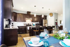 Modern Home*King Bed*Garage*Long Stays*Sanitized! - Image 2