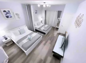 Exquisite First-Floor Suite | Private & Spacious - Image 3